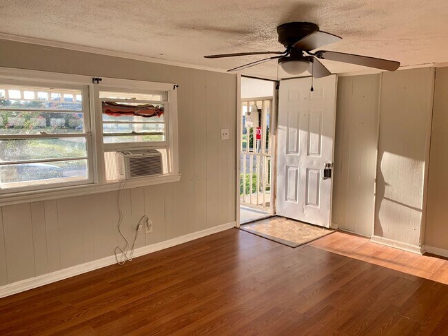 Building Photo - 308 N 14th St