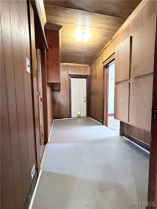 Building Photo - 901 South Park Ave