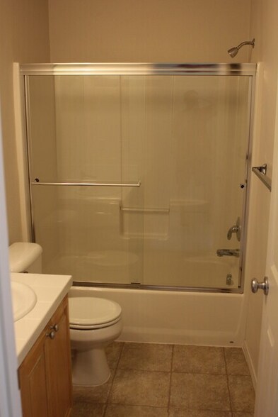 Hallway bathroom - 17234 SW Pleasanton Ln