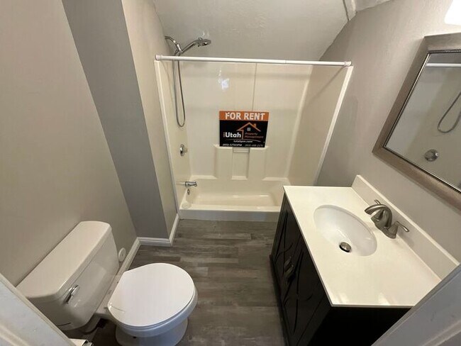 Building Photo - 3 bedroom 2 bath 1 car garage Home- Small Dog Friendly