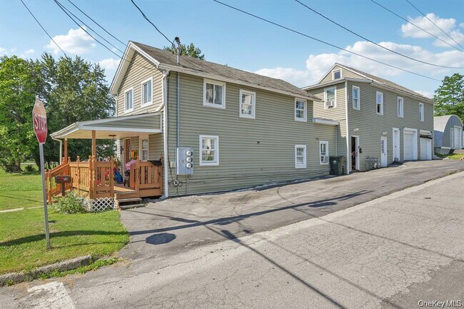 Primary Photo - 30 Elm St