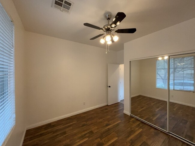 Building Photo - "Charming 2-Bed Oasis in Las Vegas: Modern...