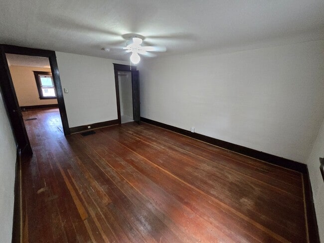 Building Photo - South Hill Home!! Available Now!