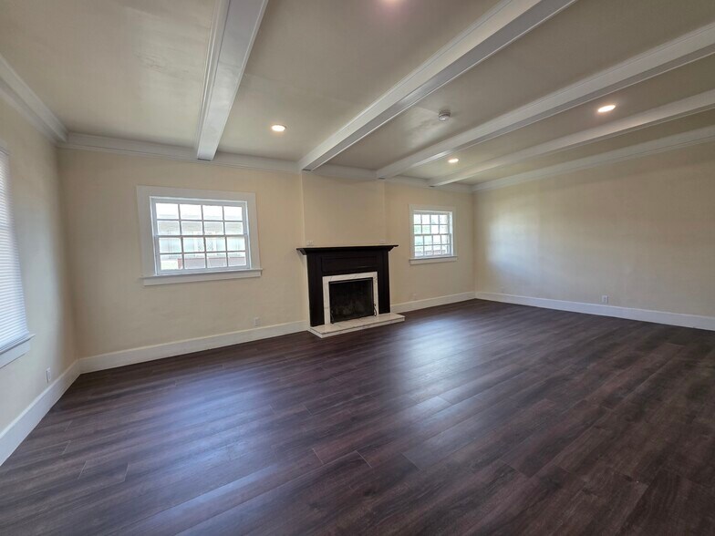 Building Photo - 833 N 4th Ave