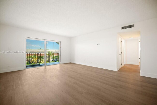 Building Photo - 8107 SW 72nd Ave