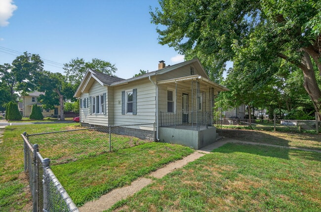 Building Photo - 1738 Caroline St