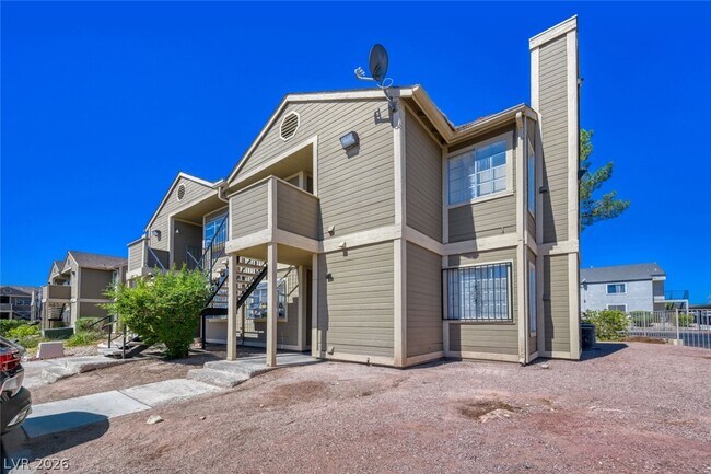 Building Photo - 2745 Jennydiane Dr