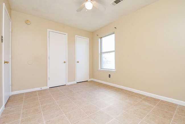 Building Photo - 11102 Kentington Oak Dr