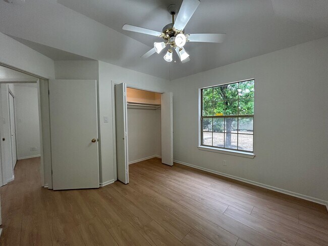 Building Photo - 126 Knoll Ave
