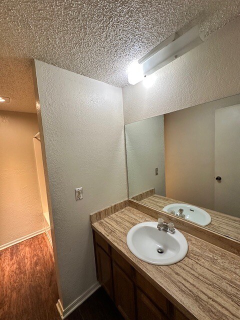 Building Photo - 8607 S Drexel Pl