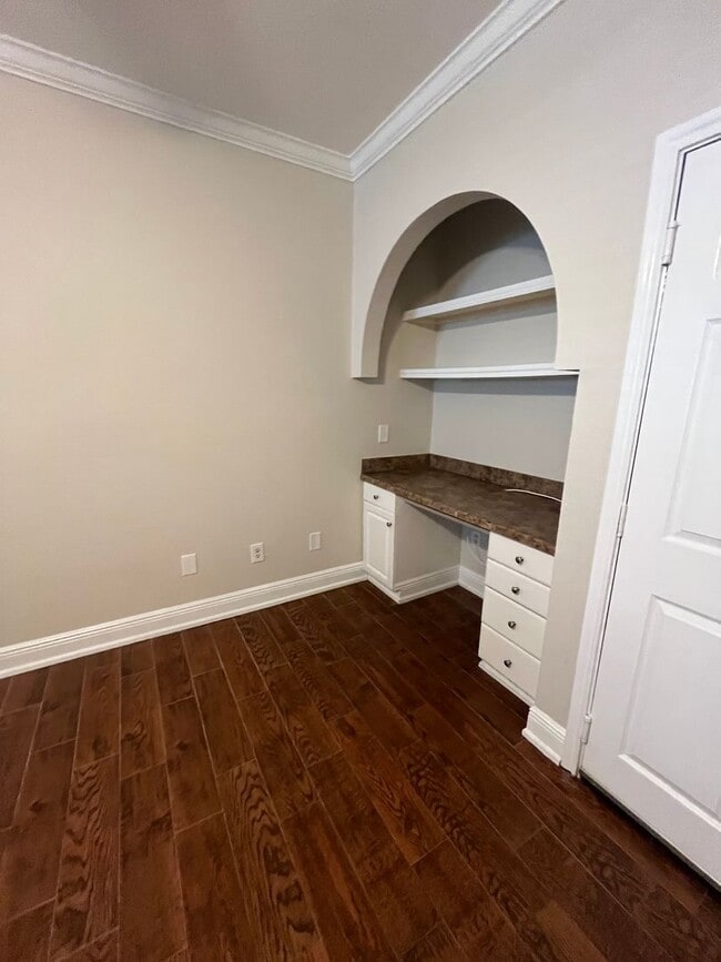 Building Photo - Downtown 1/1 Condo pool view & fireplace with free water/sewer
