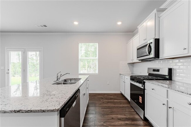 Building Photo - 545 King Vlg