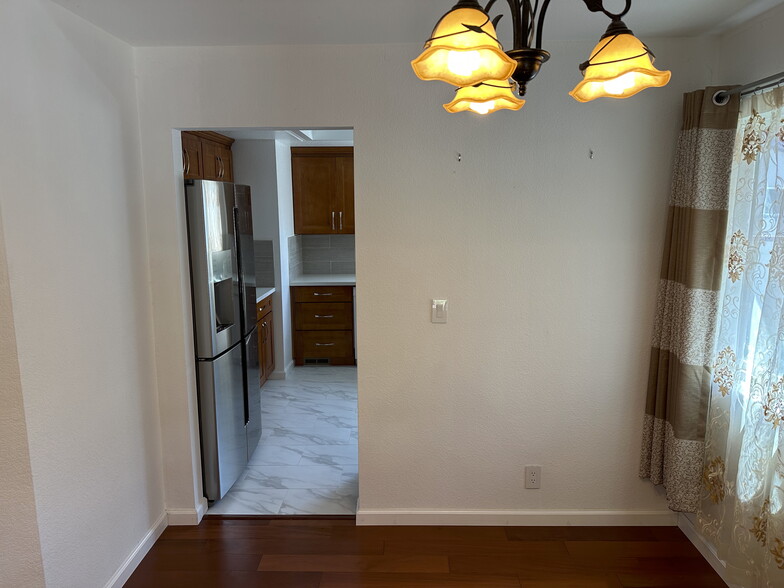 Dining room 2 - 43 E Court Ln