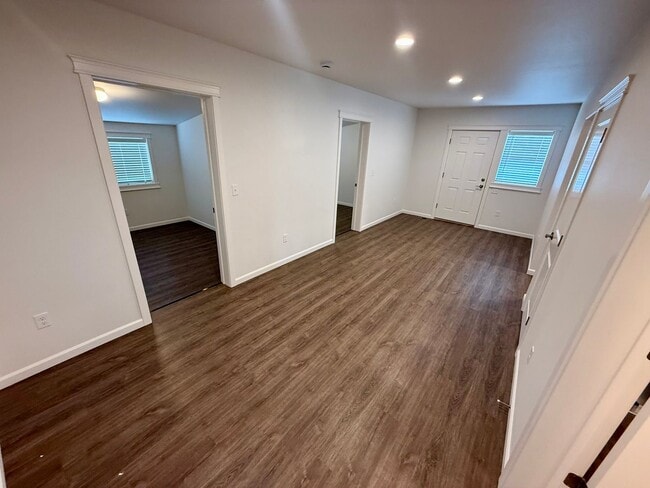 Building Photo - 1329 Elm St
