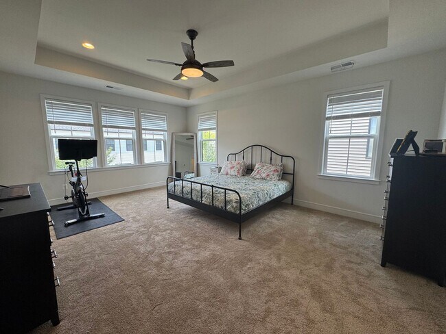 Building Photo - Stylish And Spacious 4 Bed 3.5 Bath Home I...