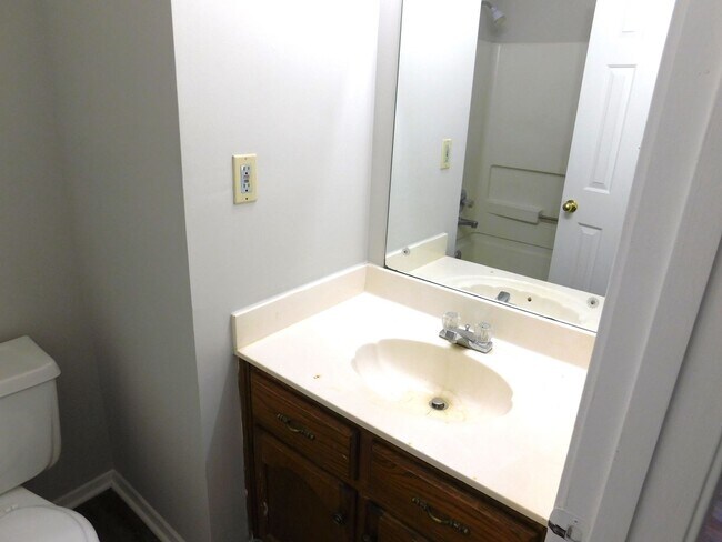 Building Photo - 5840 Waverly Dr