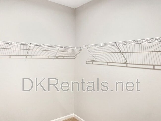 Building Photo - 241 Birchwood Row