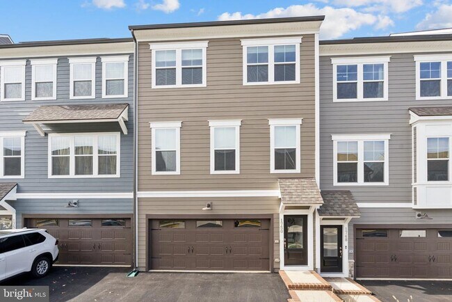 Primary Photo - 1750 Blue Spruce St