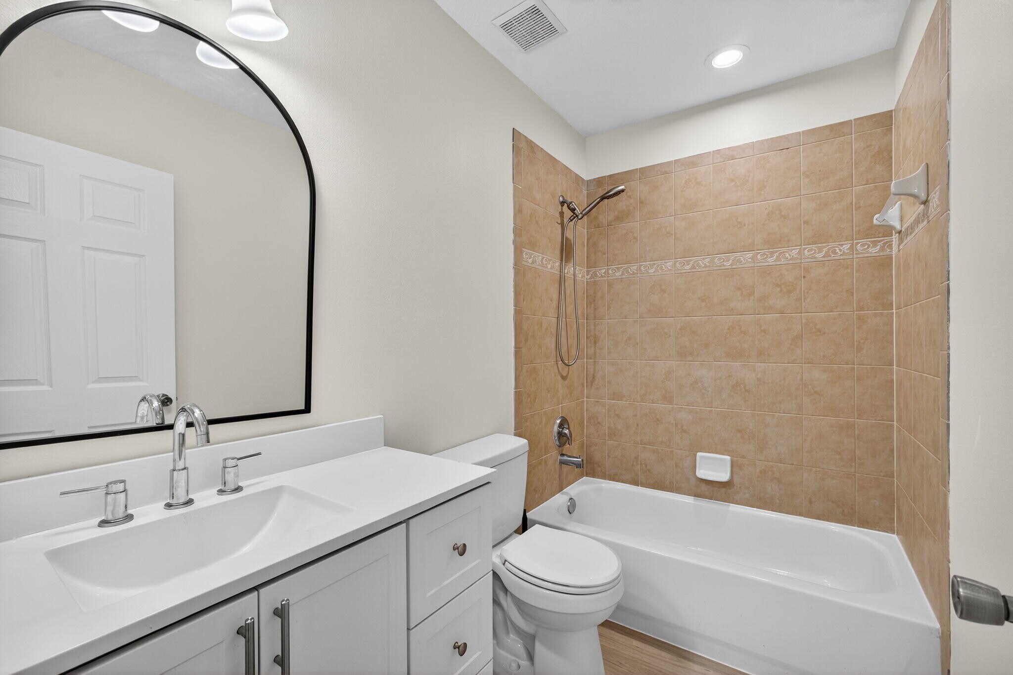 Building Photo - 2213 Oakmont Dr