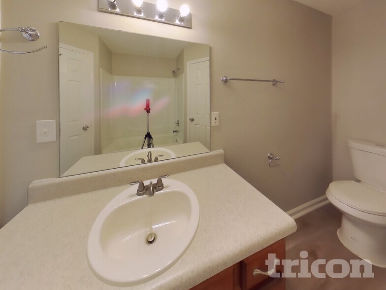 Building Photo - 9021 Macbeth Dr