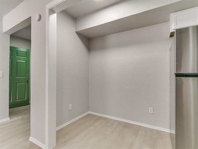 Building Photo - 817 SW 64th St