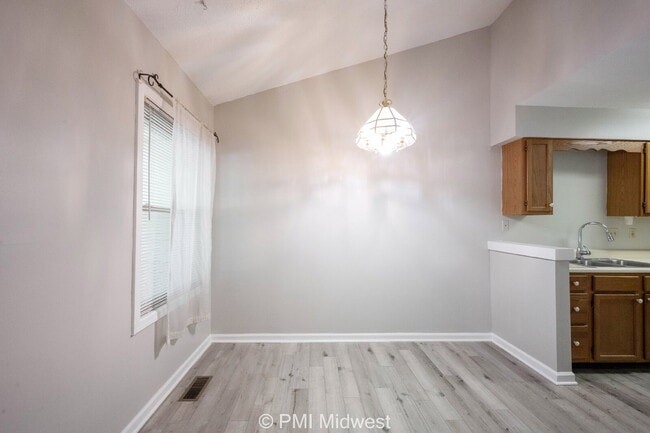 Building Photo - "Charming 2-Bed, 2-Bath Duplex in Prime Franklin Locale – Spacious 1,464 Sq Ft!"