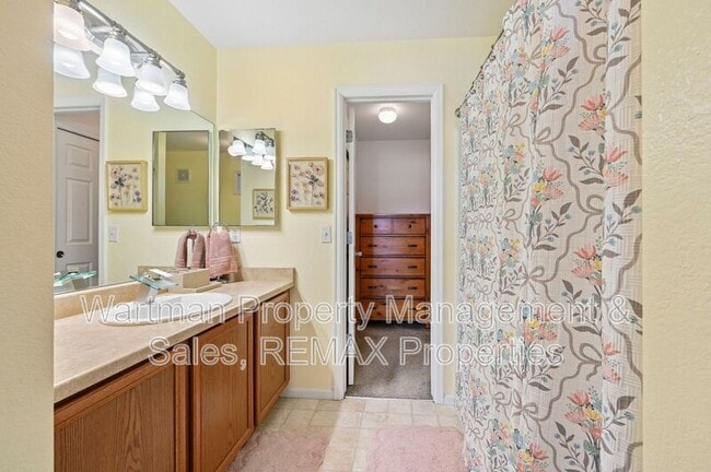 Building Photo - 2240 Whale Point