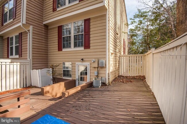 Building Photo - 1598 Woodcrest Dr