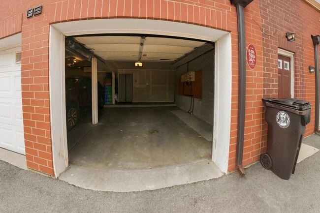 Building Photo - 307 E 25th St