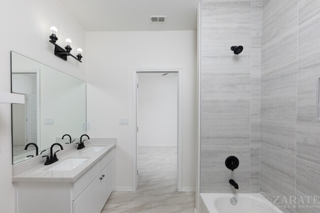 Building Photo - 200 Cub Cir