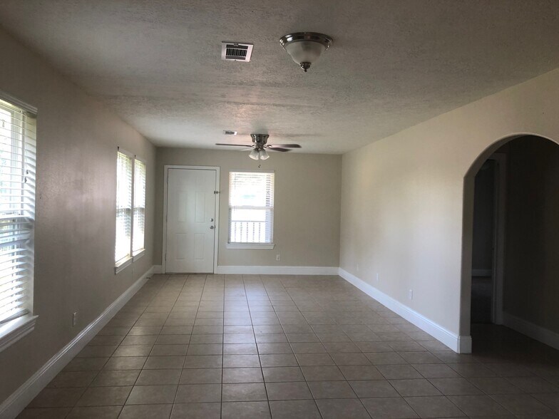 Building Photo - 4110 Huey St