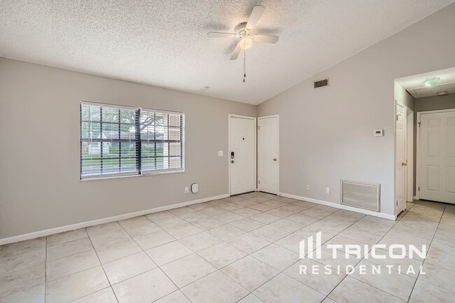 Building Photo - 10206 Deepbrook Dr
