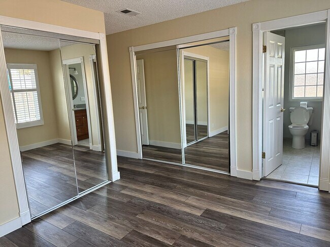 Building Photo - 3 Bedroom - North Napa (cross street Salvador)