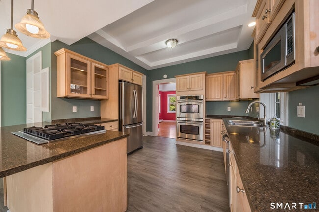 Building Photo - 90 Boston Post Rd