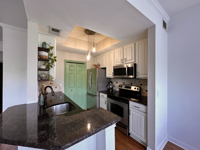 Building Photo - 6000 Shepherd Mountain Cove