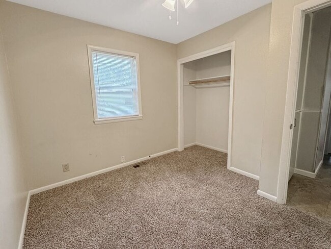 Building Photo - 610 W C St