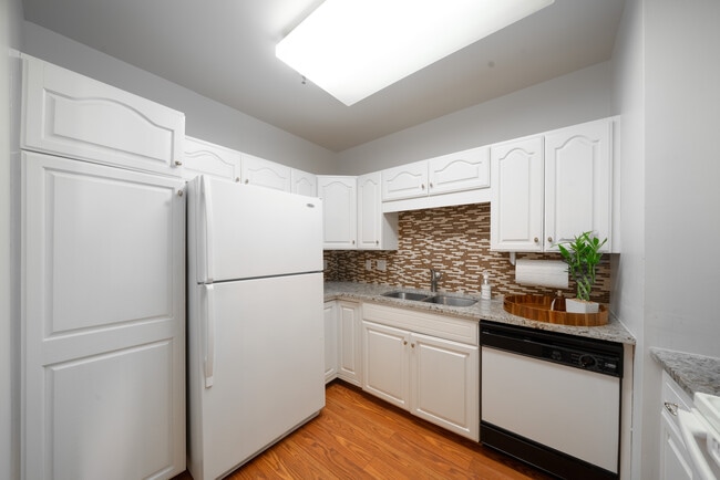 Building Photo - 1 Towers Park Ln