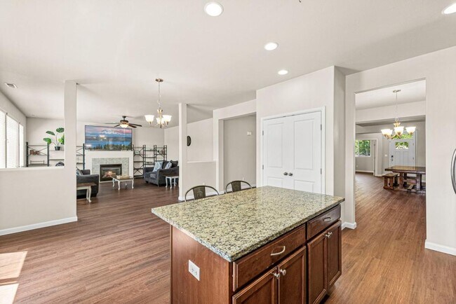 Building Photo - Fully Furnished 5-Bedroom Horizon Pointe H...