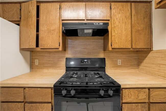 Building Photo - 906 Country Aire Dr