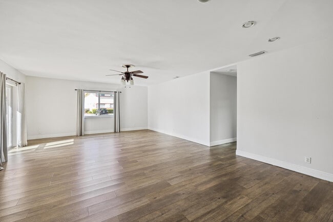 Building Photo - 1450 N Riverside Dr