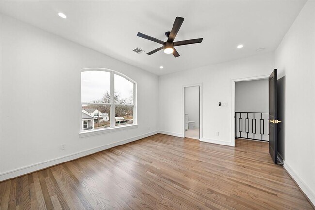 Building Photo - 1013 E 28th St