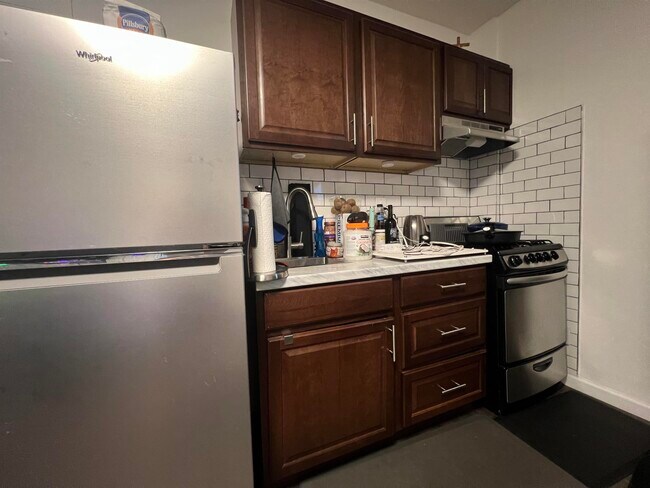 Building Photo - 527 8th St