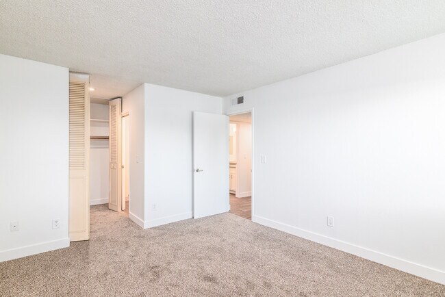 Building Photo - 412 Alameda del Prado