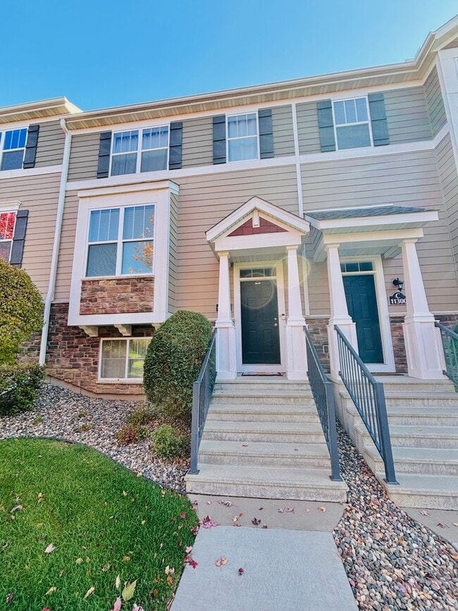 Building Photo - 11300 Sand Castle Dr
