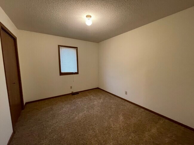 Building Photo - 1013 Kings Rd