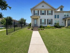 Building Photo - 8913 Swallowtail St