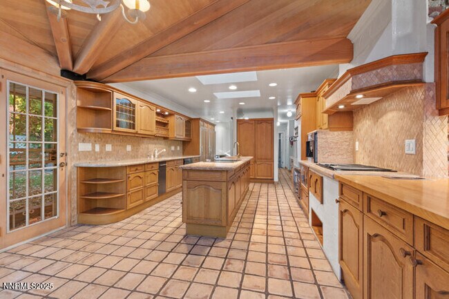 Building Photo - 1880 Meadowview Ln