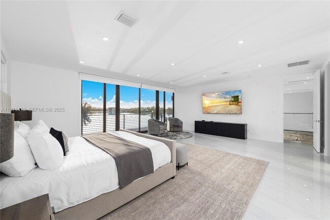 Building Photo - 5420 SW 72nd Ave