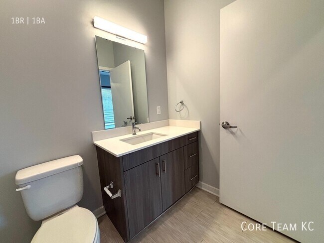 Building Photo - 227 E 27th St