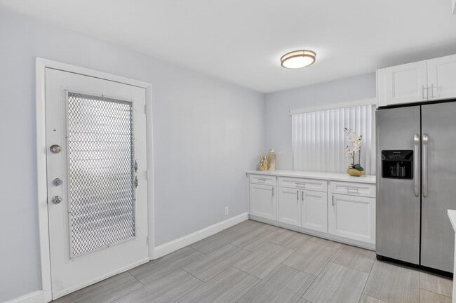 Building Photo - 450 Piedmont J